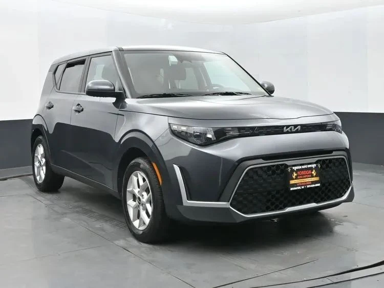 2025 Kia Soul - Image 2 of 12