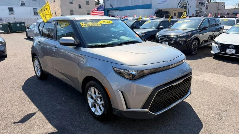 2025 Kia Soul - Image 2 of 12
