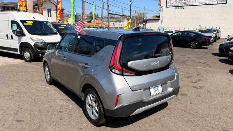 2025 Kia Soul - Image 5 of 12