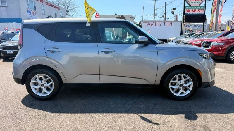 2025 Kia Soul - Image 11 of 12