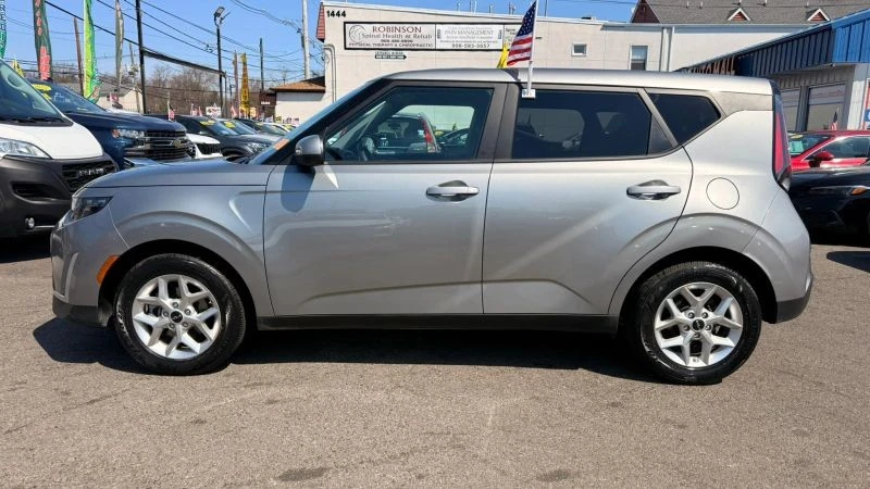 2025 Kia Soul - Image 10 of 12