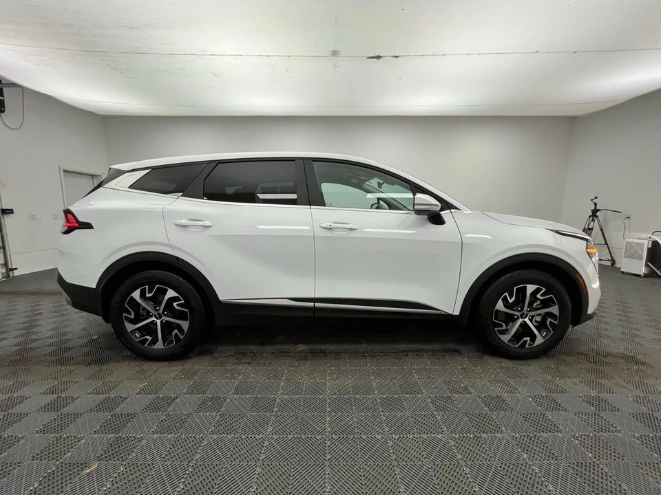 2025 Kia Sportage - Image 6 of 12