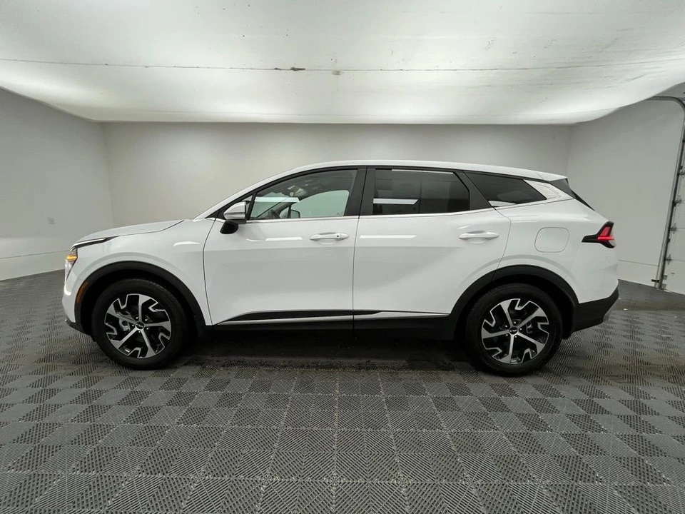 2025 Kia Sportage - Image 11 of 12