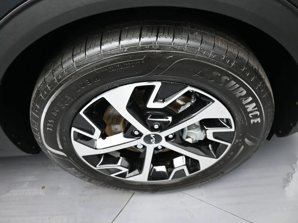 2025 Kia Sportage - Image 13 of 21