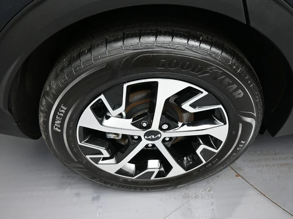 2025 Kia Sportage - Image 12 of 21