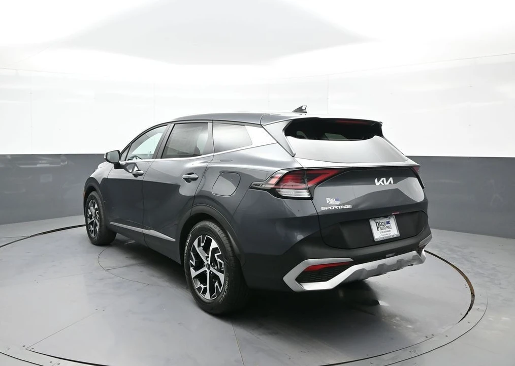 2025 Kia Sportage - Image 8 of 12