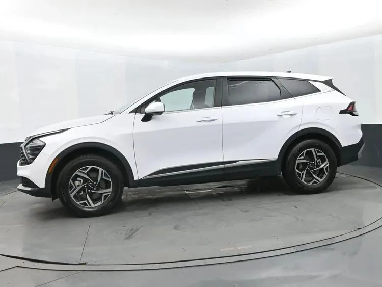 2025 Kia Sportage - Image 5 of 12