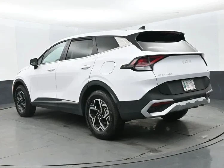 2025 Kia Sportage - Image 9 of 12