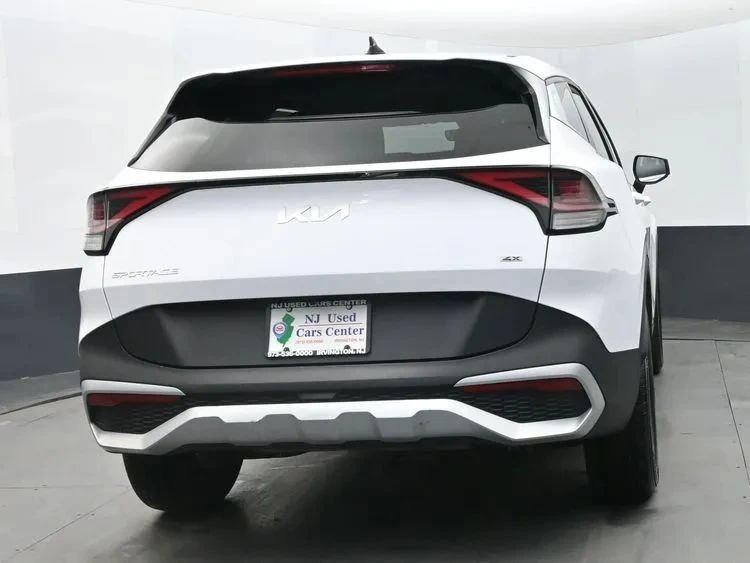 2025 Kia Sportage - Image 8 of 12