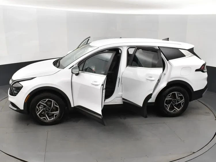 2025 Kia Sportage - Image 7 of 12