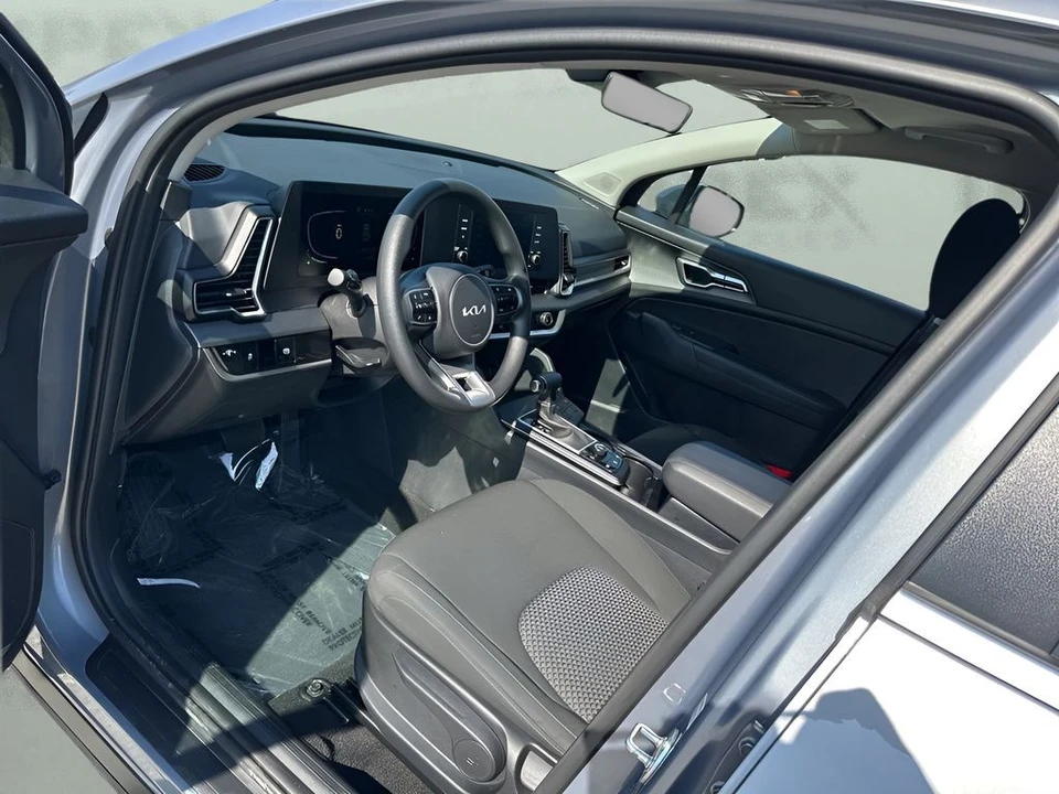 2025 Kia Sportage - Image 9 of 21