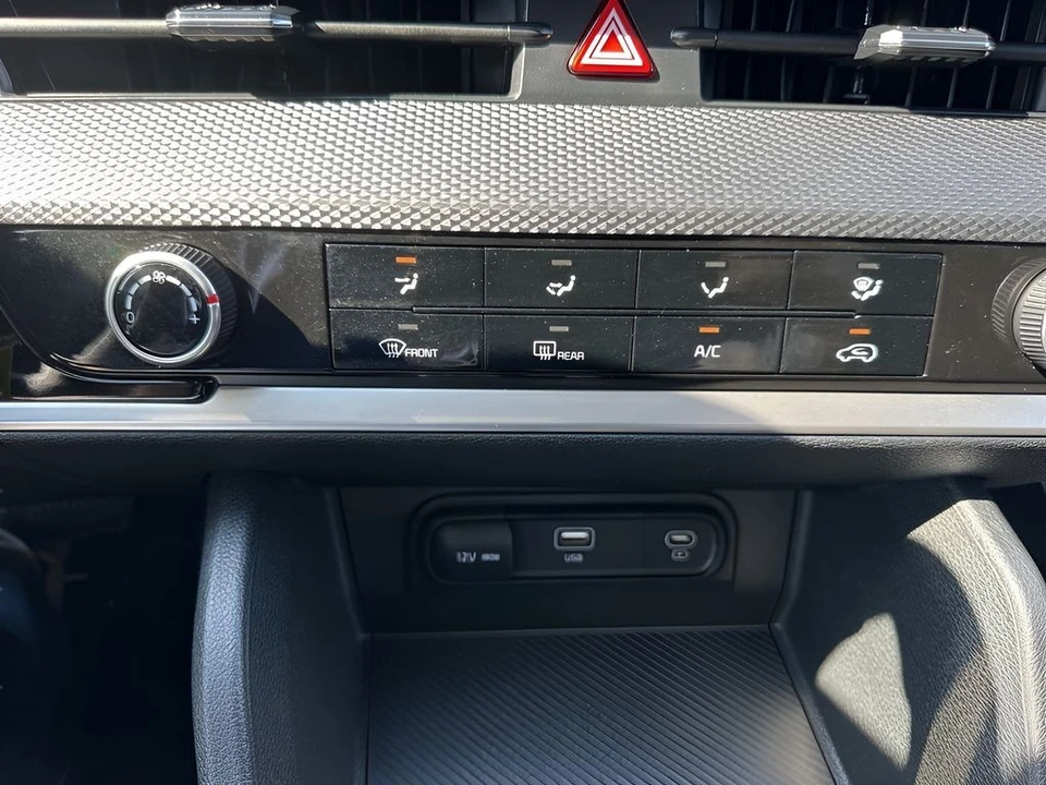 2025 Kia Sportage - Image 17 of 21