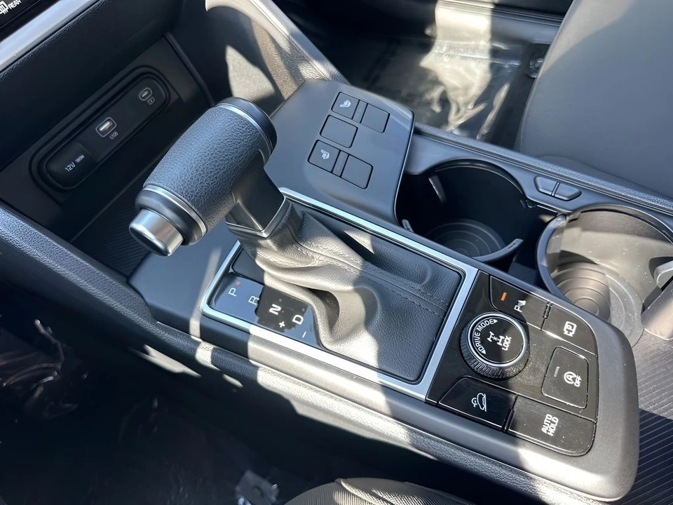 2025 Kia Sportage - Image 15 of 21