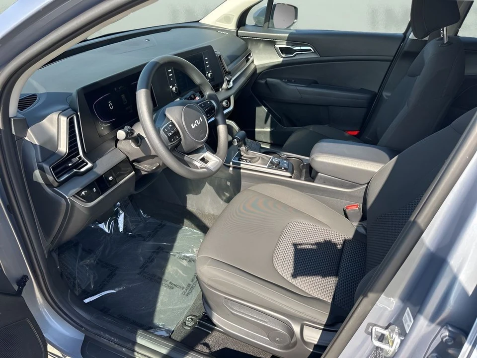 2025 Kia Sportage - Image 10 of 12