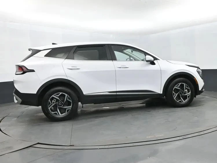 2025 Kia Sportage - Image 4 of 12