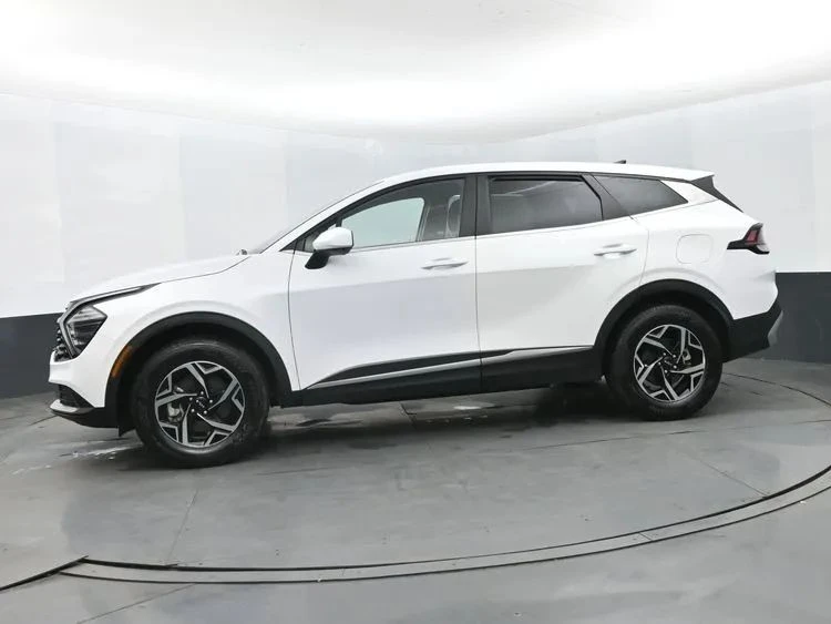 2025 Kia Sportage - Image 5 of 12