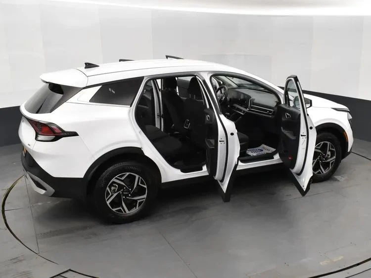 2025 Kia Sportage - Image 6 of 12