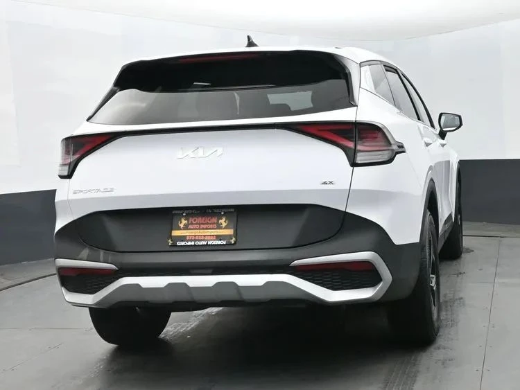 2025 Kia Sportage - Image 8 of 12