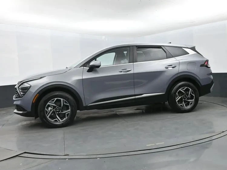 2025 Kia Sportage - Image 5 of 12