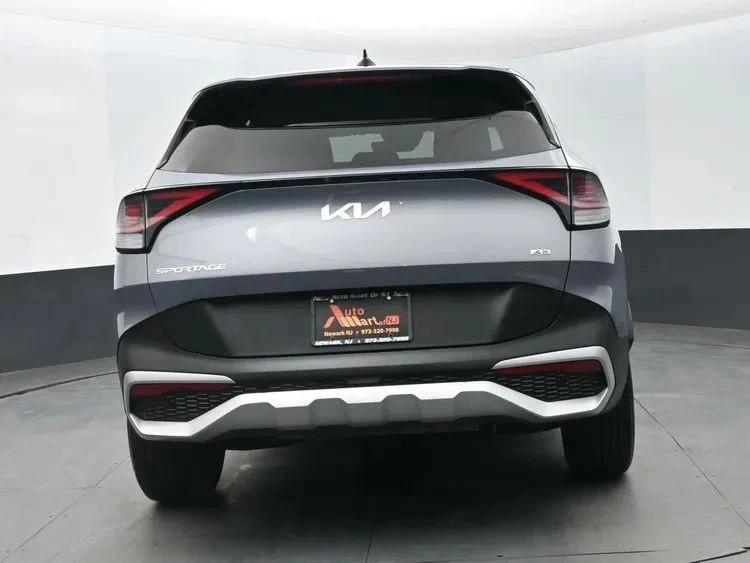 2025 Kia Sportage - Image 8 of 12