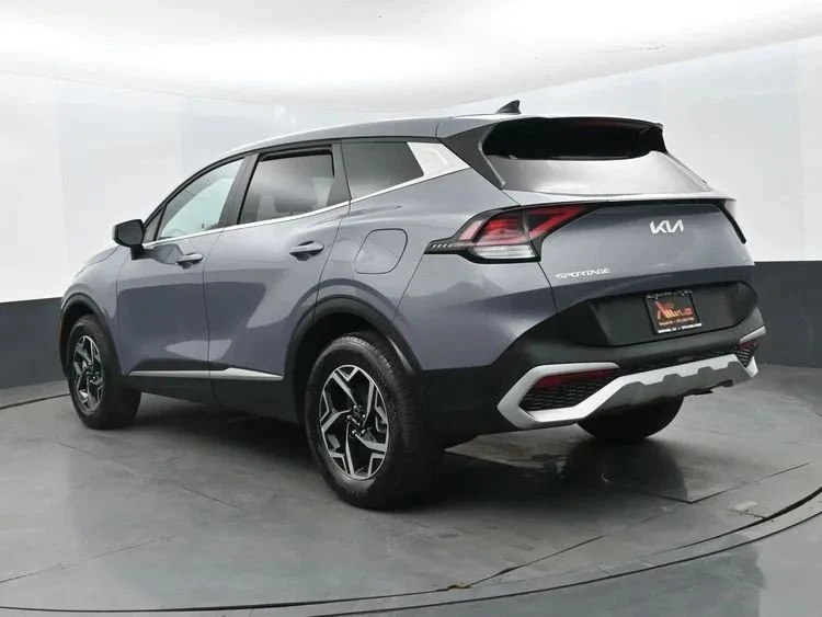 2025 Kia Sportage - Image 9 of 12
