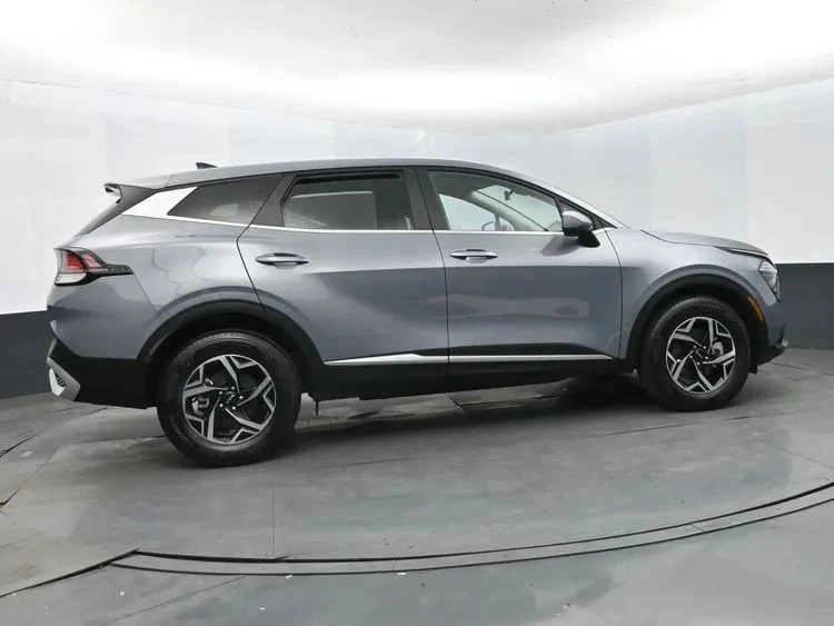 2025 Kia Sportage - Image 4 of 12