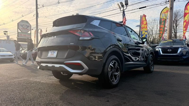 2025 Kia Sportage - Image 9 of 12