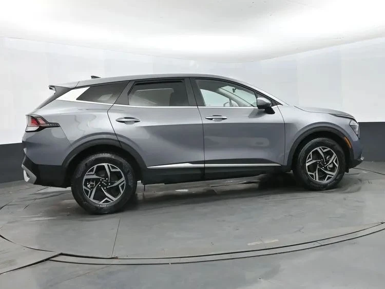 2025 Kia Sportage - Image 4 of 12