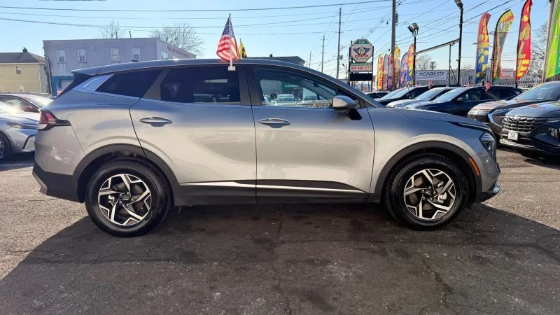 2025 Kia Sportage - Image 11 of 12