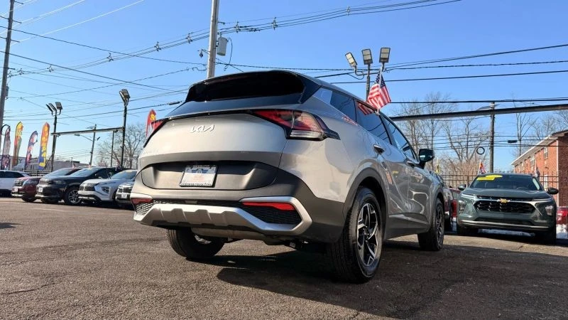 2025 Kia Sportage - Image 9 of 12