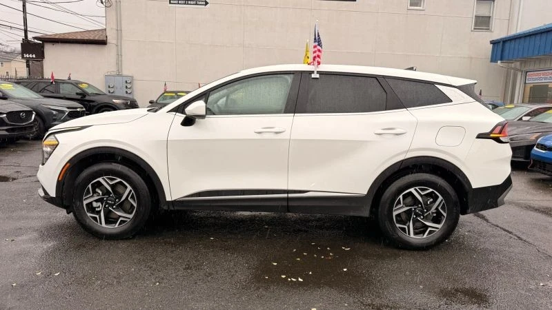 2025 Kia Sportage - Image 10 of 12