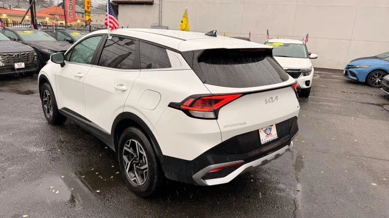2025 Kia Sportage - Image 5 of 12