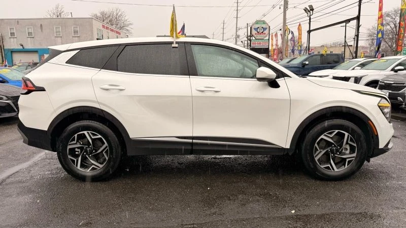 2025 Kia Sportage - Image 11 of 12