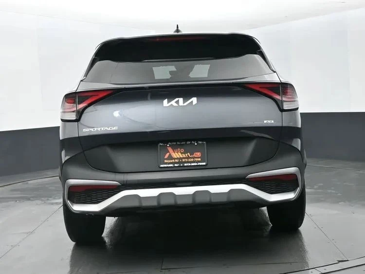 2025 Kia Sportage - Image 8 of 12
