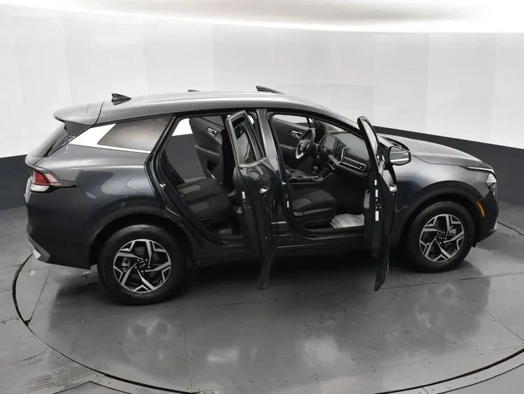 2025 Kia Sportage - Image 6 of 12