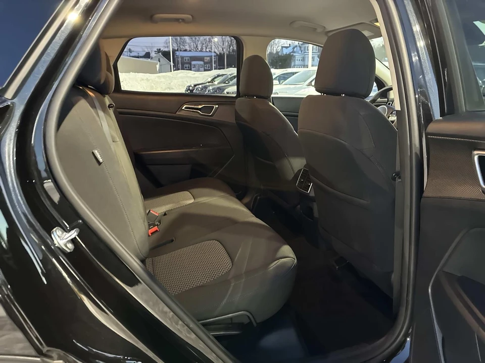2025 Kia Sportage - Image 10 of 21