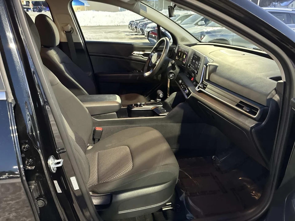 2025 Kia Sportage - Image 9 of 21