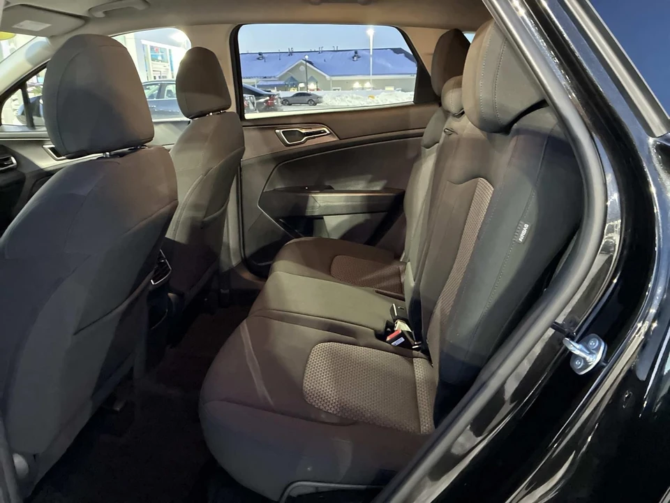 2025 Kia Sportage - Image 15 of 21