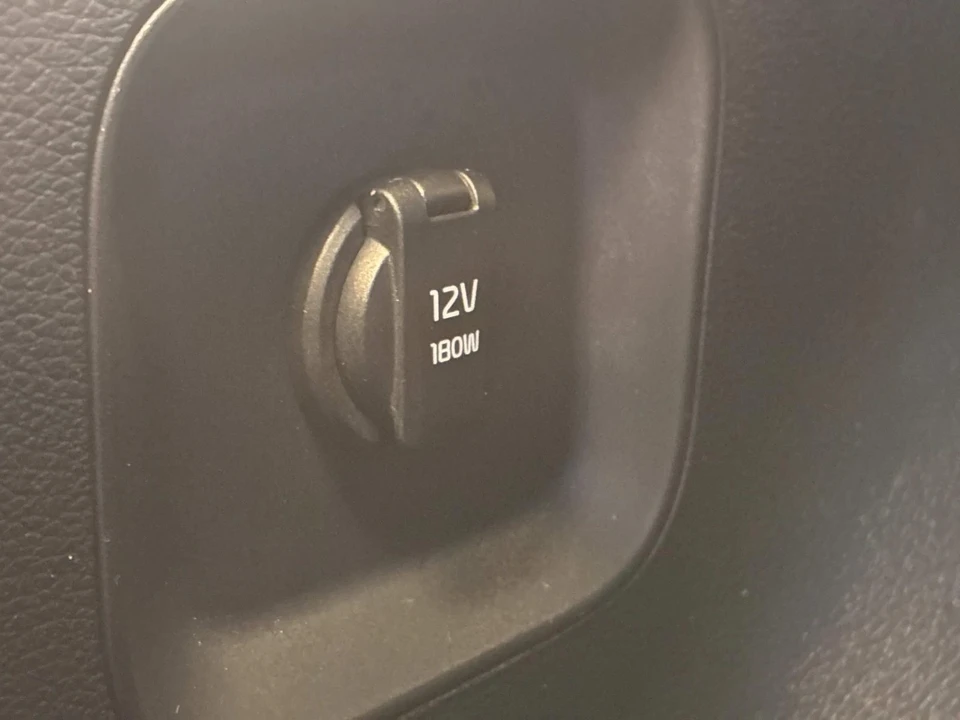 2025 Kia Sportage - Image 14 of 21