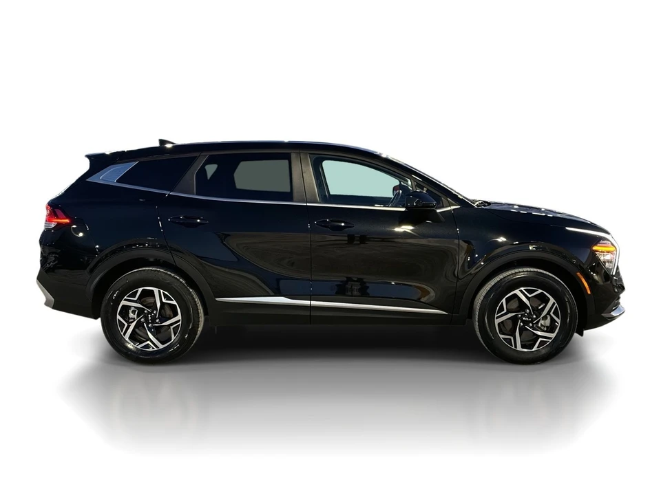 2025 Kia Sportage - Image 8 of 21