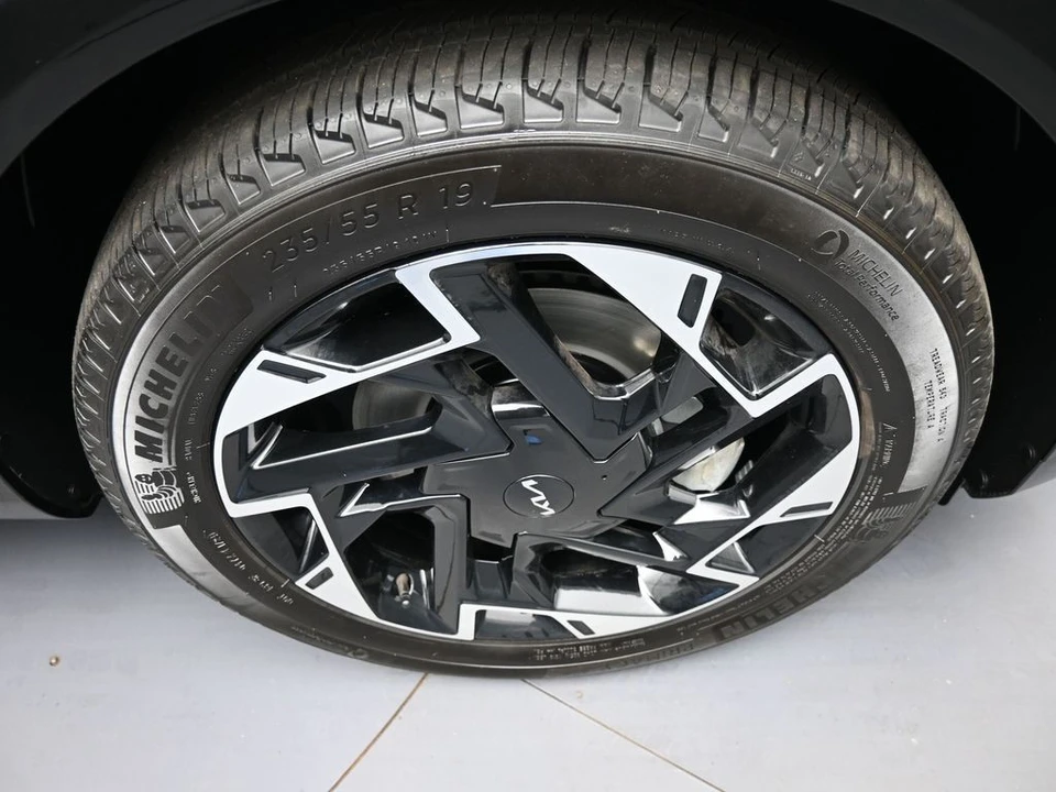 2025 Kia Sportage - Image 13 of 21