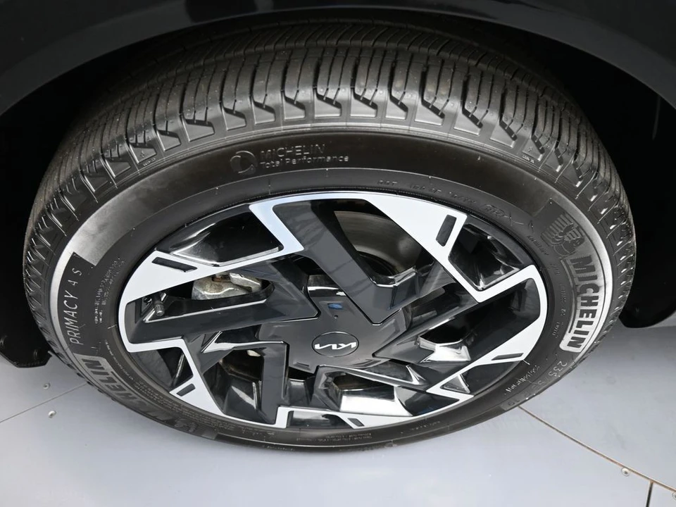 2025 Kia Sportage - Image 14 of 21
