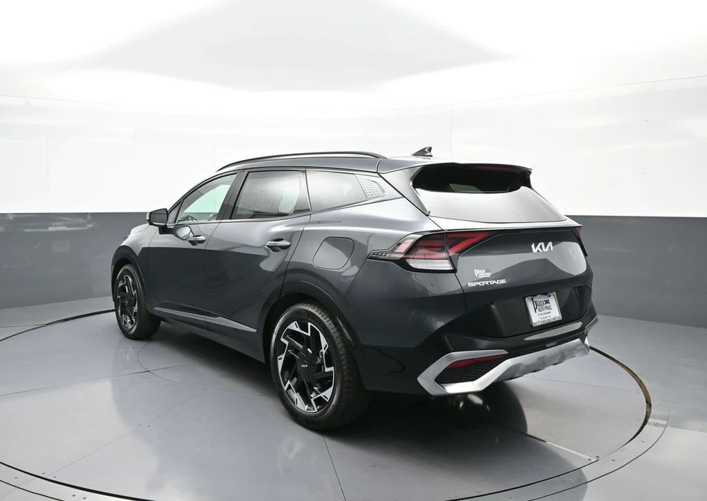 2025 Kia Sportage - Image 8 of 21