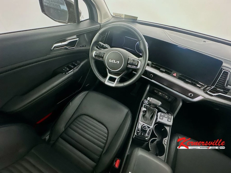 2025 Kia Sportage - Image 9 of 24
