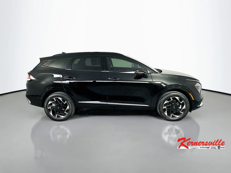 2025 Kia Sportage - Image 8 of 24