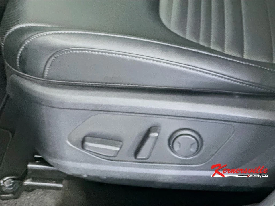 2025 Kia Sportage - Image 22 of 24