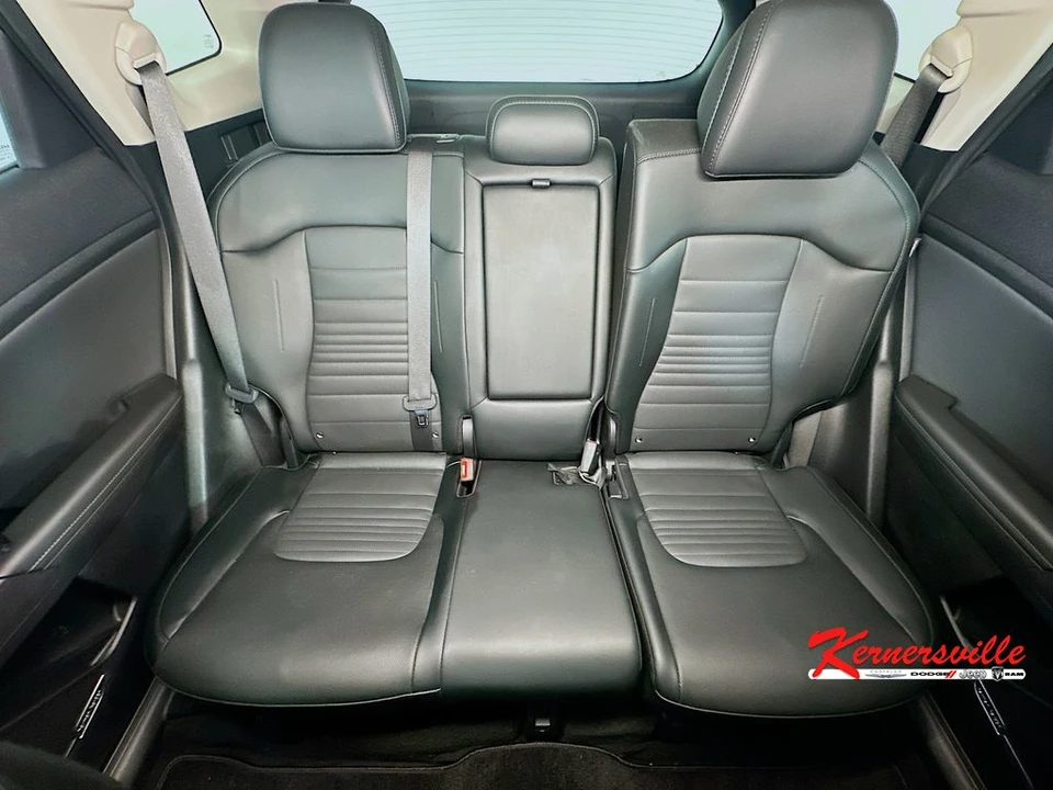 2025 Kia Sportage - Image 13 of 24
