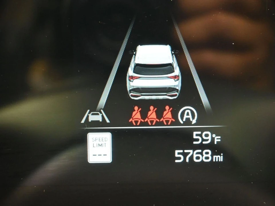 2025 Kia Sportage - Image 16 of 21