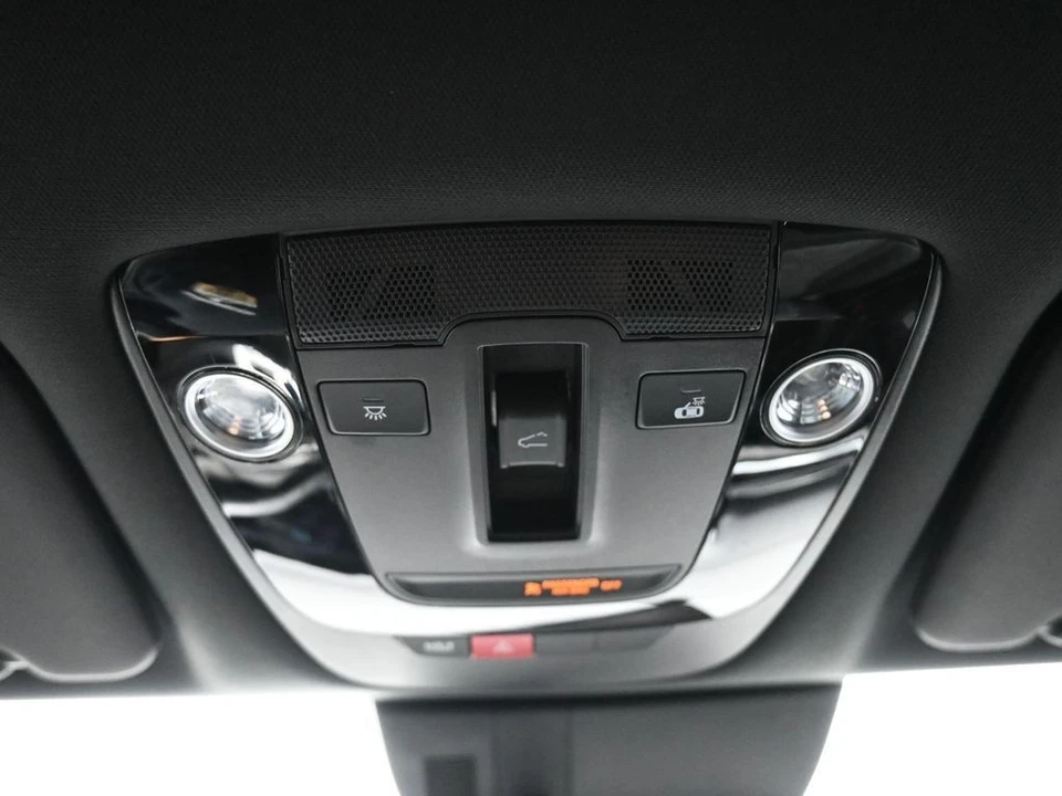 2025 Kia Sportage - Image 17 of 21