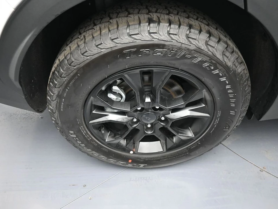 2025 Kia Sportage - Image 12 of 21